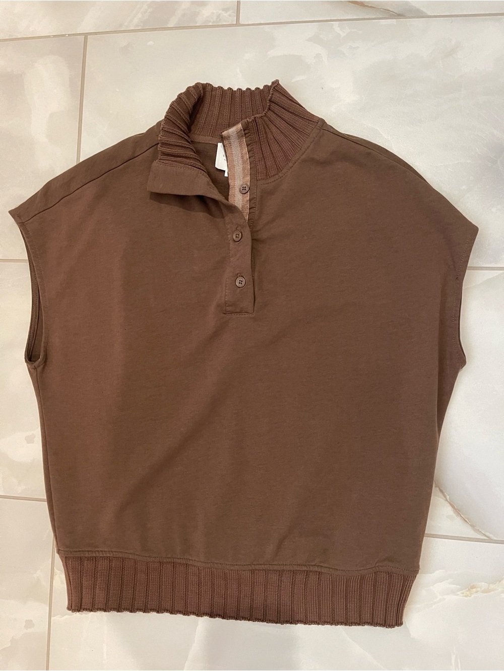 Sundays Sleeveless Rib-Knit Collar Polo in Brown
